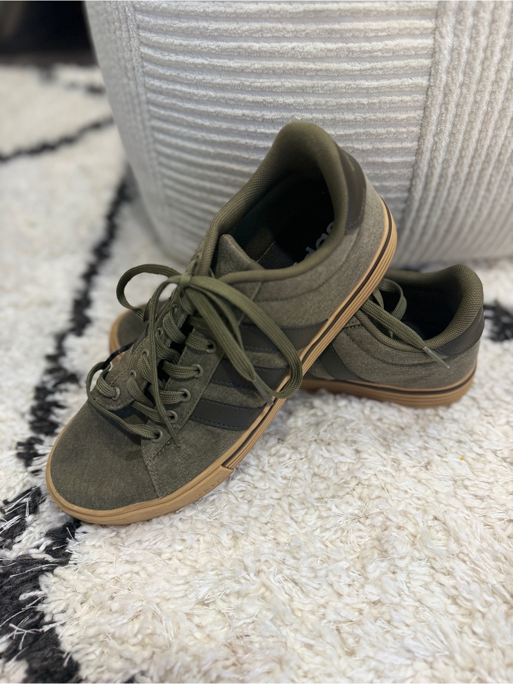 adidas Daily 4.0 Shoes Olive Strata Shadow Gum Size 9.5 Mens IF4494 - Picture 9 of 10
